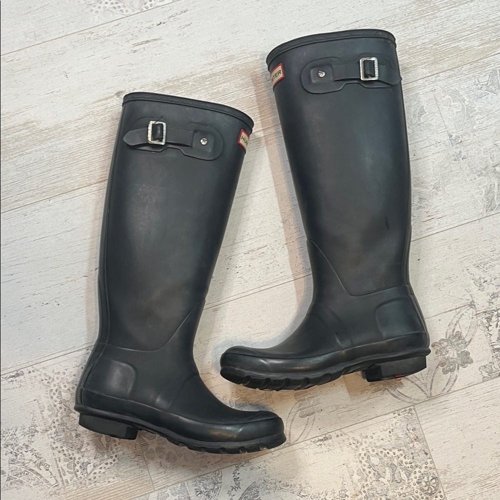 HUNTER Boots Classic Black Tall Rain Boots Size 7 or 8